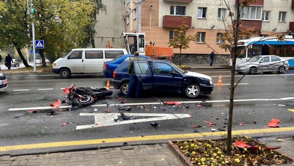 Байкер врезался в легковушку в Витебске - Sputnik Беларусь