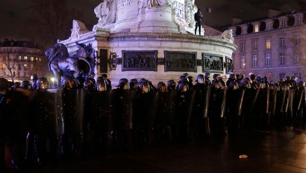 Демонстрация в Париже против законопроекта О глобальной безопасности - Sputnik Беларусь