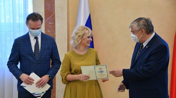 Торжественная церемония вручения свидетельств о повышении квалификации преподавателям и ученым ведущих вузов и академических институтов Беларуси в посольстве РФ - Sputnik Беларусь