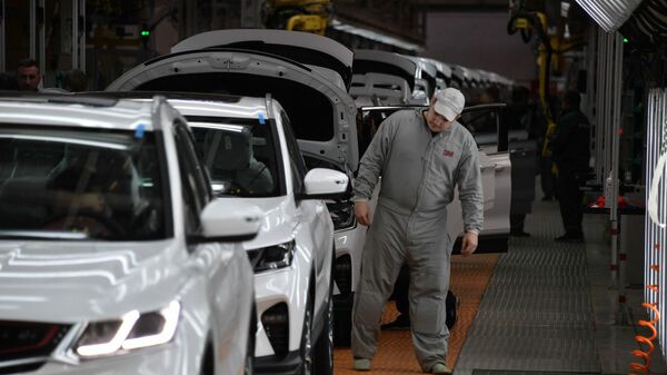 Сборочный конвейер завода БелДЖИ, архивное фото - Sputnik Беларусь