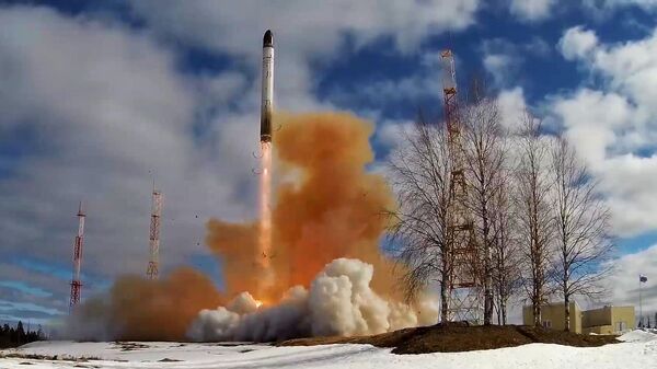 Пуск межконтинентальной баллистической ракеты стационарного базирования Сармат с космодрома Плесецк - Sputnik Беларусь
