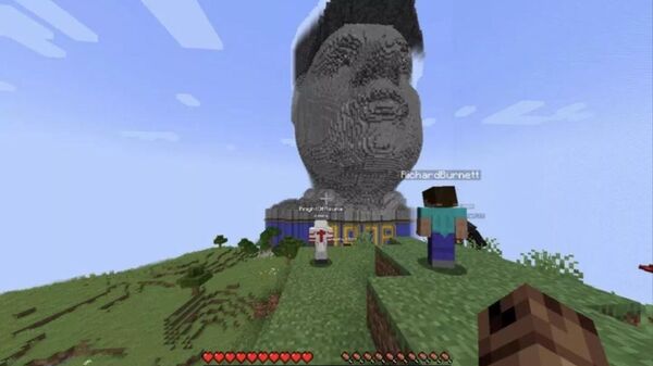 Первомайская демонстрация у памятника Владимиру Жириновскому в Minecraft - Sputnik Беларусь