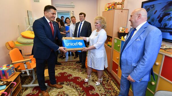 Российские дипломаты передали Витебскому областному ресурсному центру раннего вмешательства оборудование для онлайн-консультирования семей с детьми с особенностями развития - Sputnik Беларусь