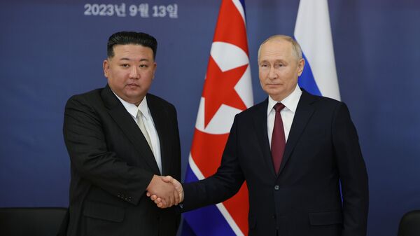 Президент РФ Владимир Путин и  северокорейский лидер Ким Чен Ын - Sputnik Беларусь