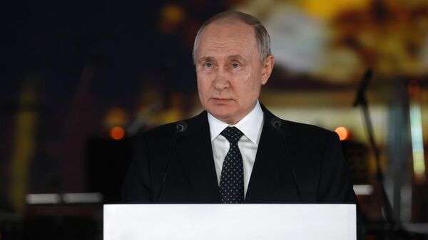  Президент РФ Владимир Путин на спектакле-концерте, посвященном 80-летию освобождения Ленинграда от фашистской блокады, на стадионе Газпром Арена в Санкт-Петербурге - Sputnik Беларусь