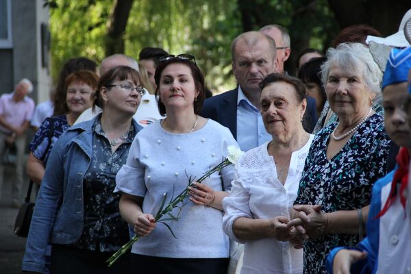 Торжественное открытие мемориальной доски на доме, где долгое время проживал Василий Шарапов, состоялось в день его рождения Торжественное открытие мемориальной доски на доме, где долгое время проживал Василий Шарапов, состоялось в день его рождения - Sputnik Беларусь