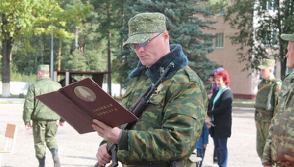 Военнослужащие, призванные из запаса, приняли присягу - Sputnik Беларусь