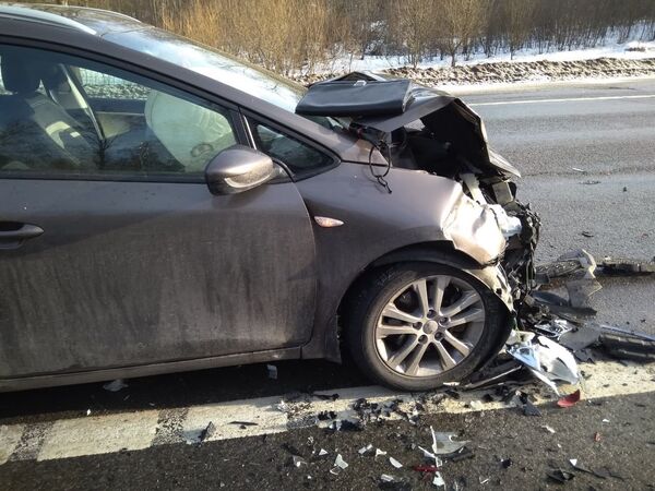 В лобовой аварии под Лиозно пострадала девушка В лобовой аварии под Лиозно пострадала девушка - Sputnik Беларусь